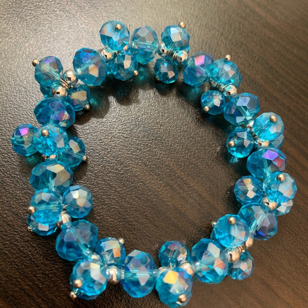 NEW!! Stretchy Ocean Blue Iridescent Bead Bracelet